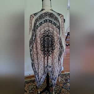 Ecote Black and Cream Patterned Poncho